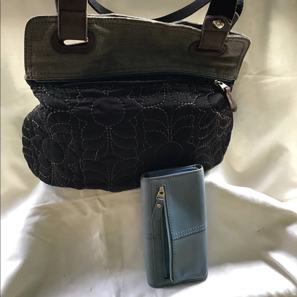 FOSSIL PURSE AND WALLET - Picture 3 of 15